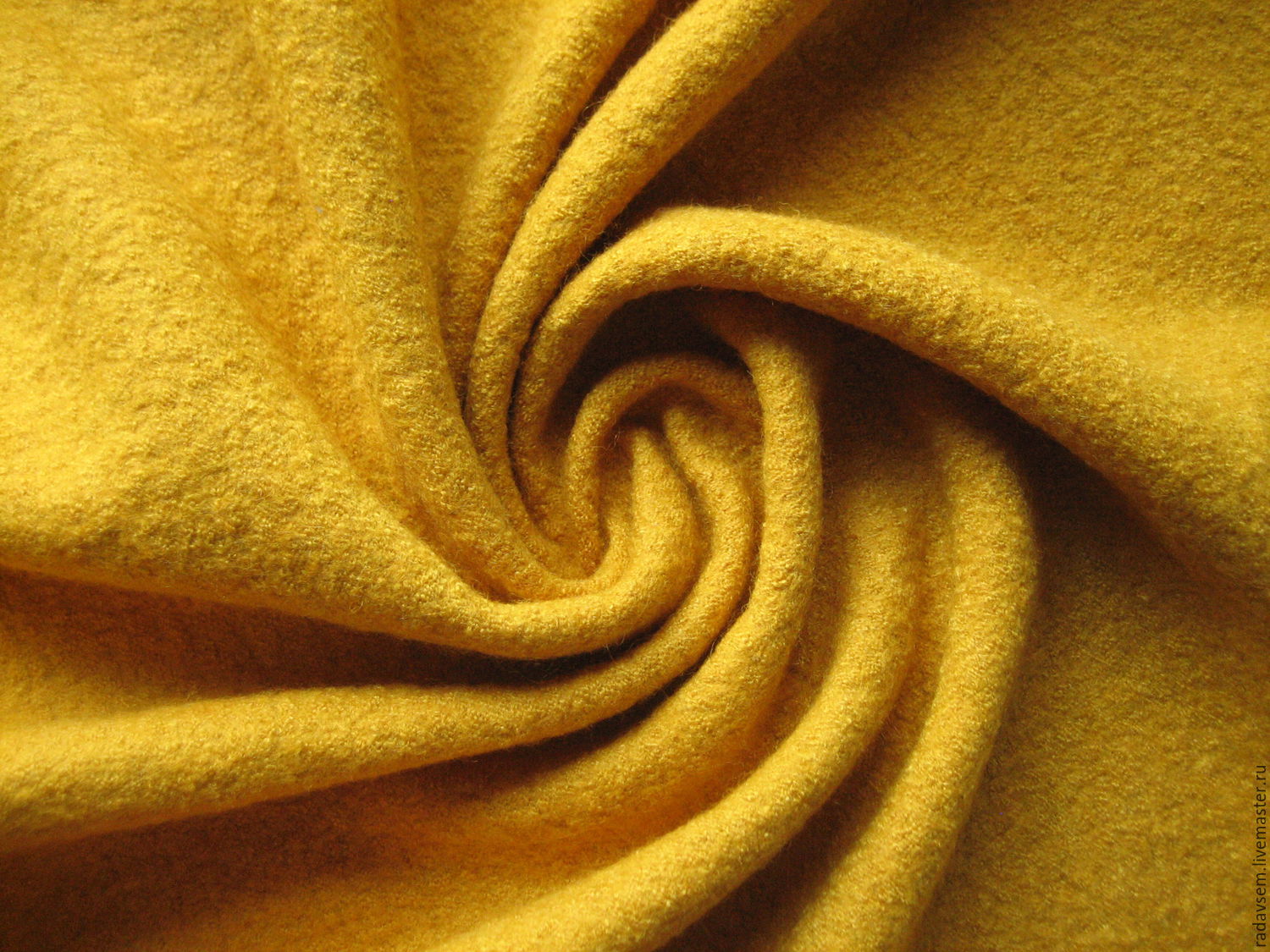 Почему шерстяная ткань - лучший вариант для шитья?