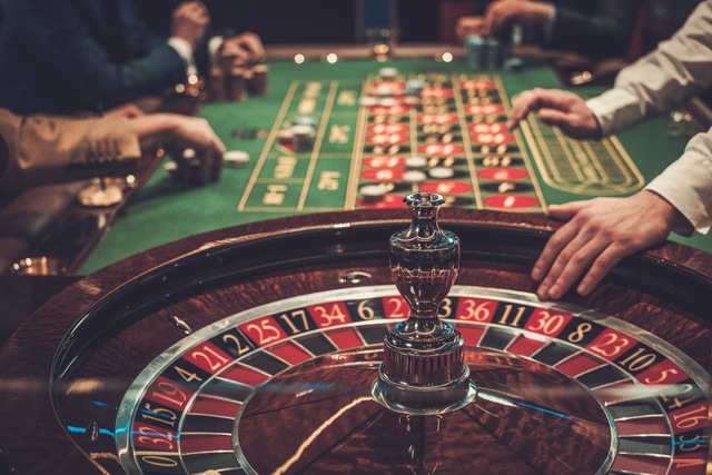 Как возникли казино: история азартных игр и их эволюция в индустрию развлечений